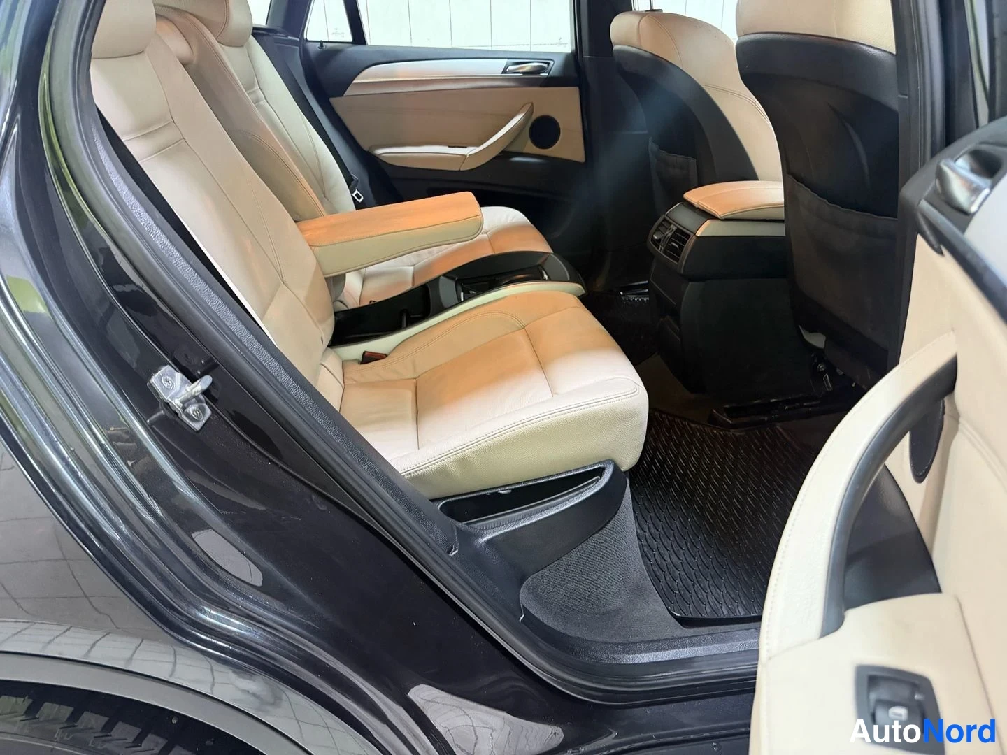 Musta BMW X6 xDrive30d 2011, takaistuimet, kuva 22
