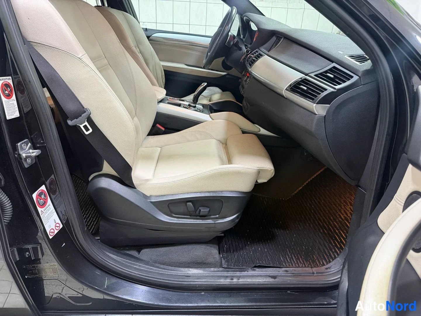 Musta BMW X6 xDrive30d 2011, etuistuimet, kuva 19