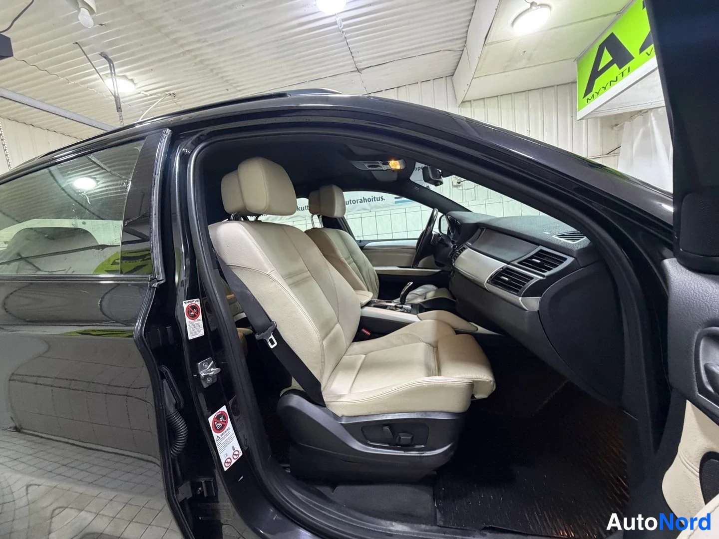 Musta BMW X6 xDrive30d 2011, etuistuimet, kuva 20