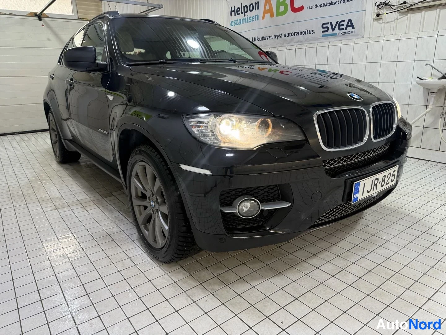 Musta BMW X6 xDrive30d 2011, etuviisto, keula oikealle, kuva 4