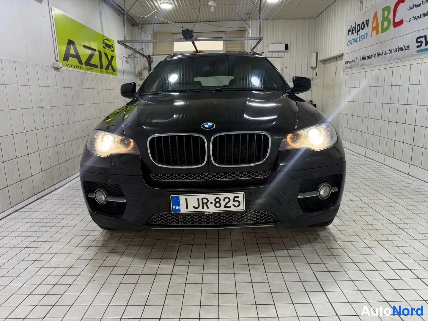 Musta BMW X6 xDrive30d 2011, edestä, kuva 6