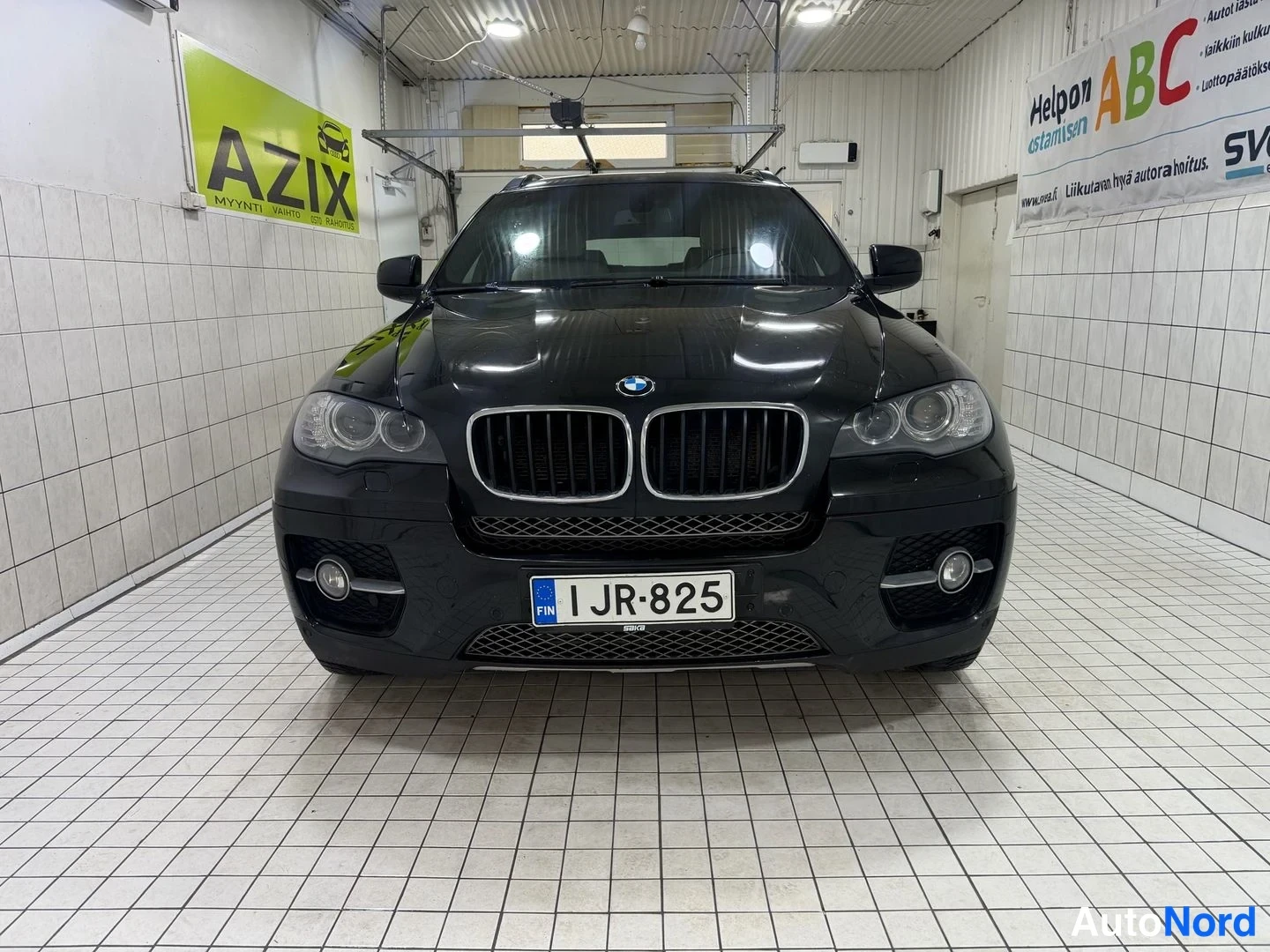 Musta BMW X6 xDrive30d 2011, edestä, kuva 5