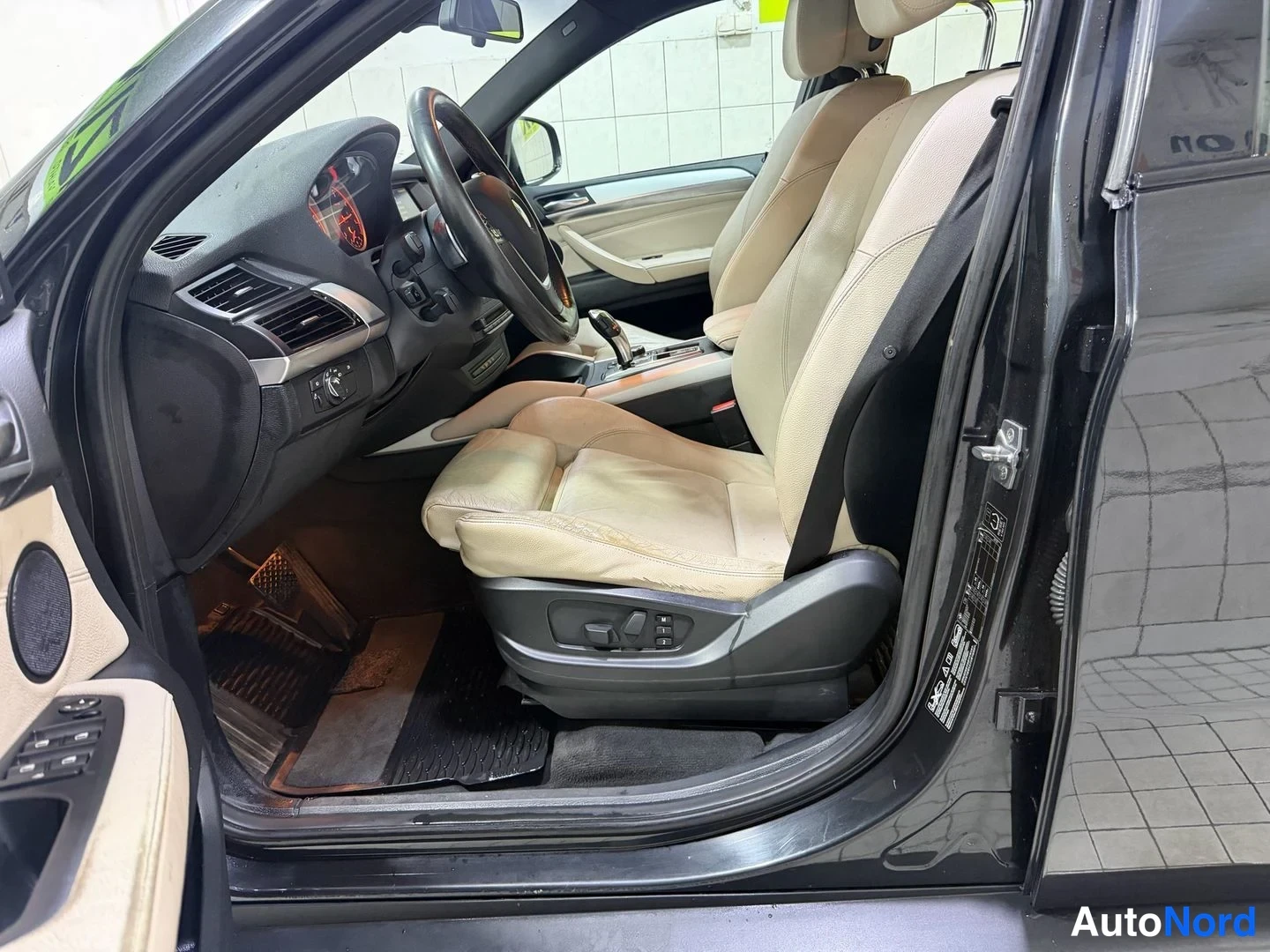 Musta BMW X6 xDrive30d 2011, etuistuimet, kuva 18