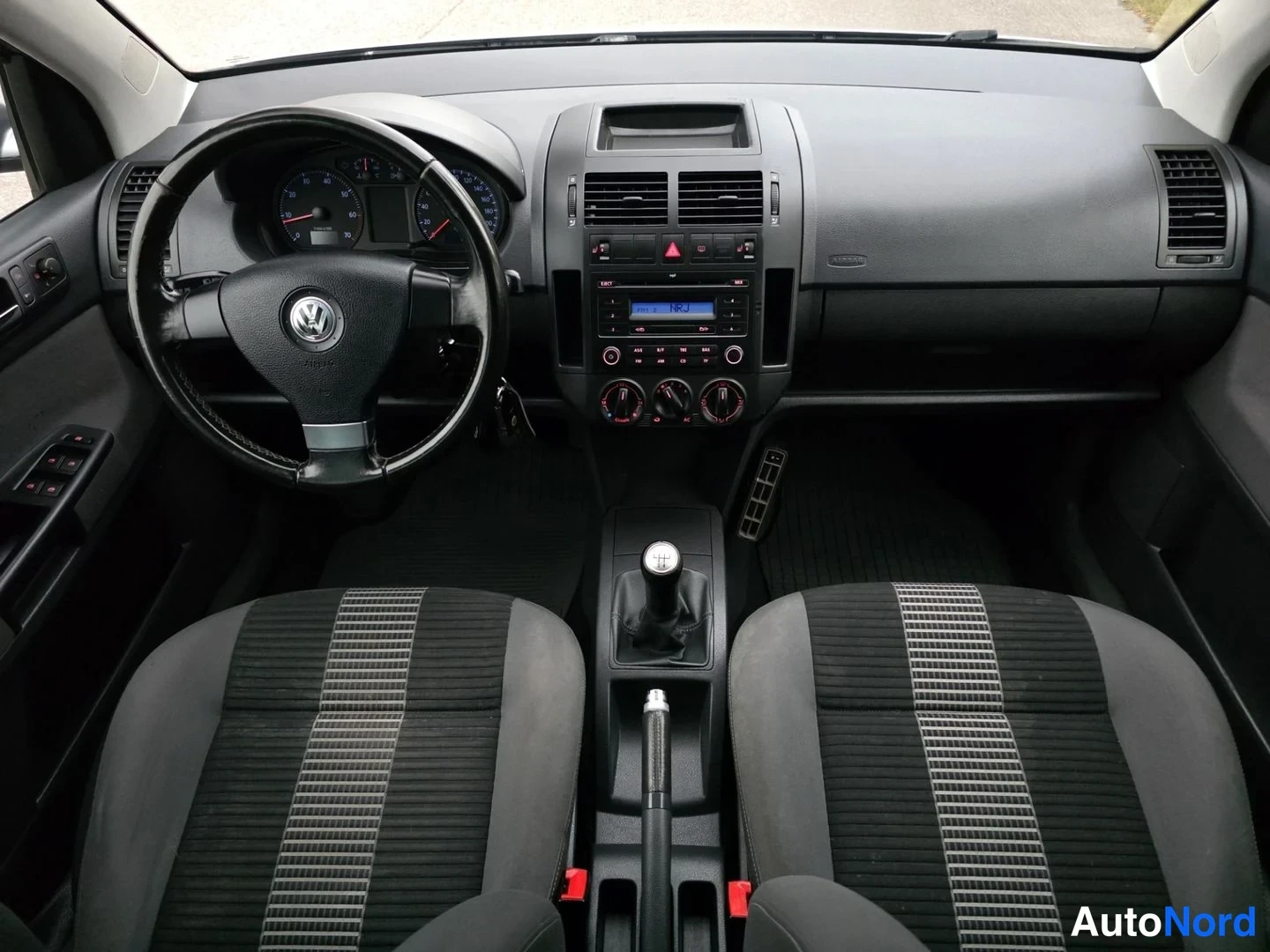 Harmaa Volkswagen Polo 2009, ohjaamo, kuva 14