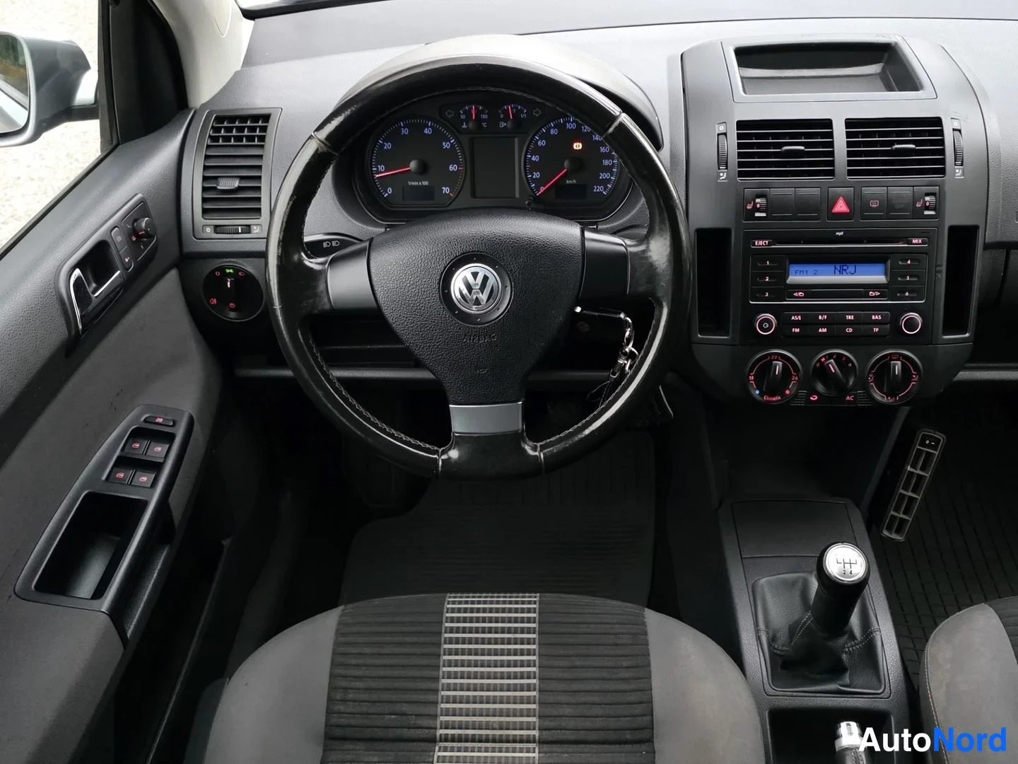 Harmaa Volkswagen Polo 2009, ohjaamo, kuva 10
