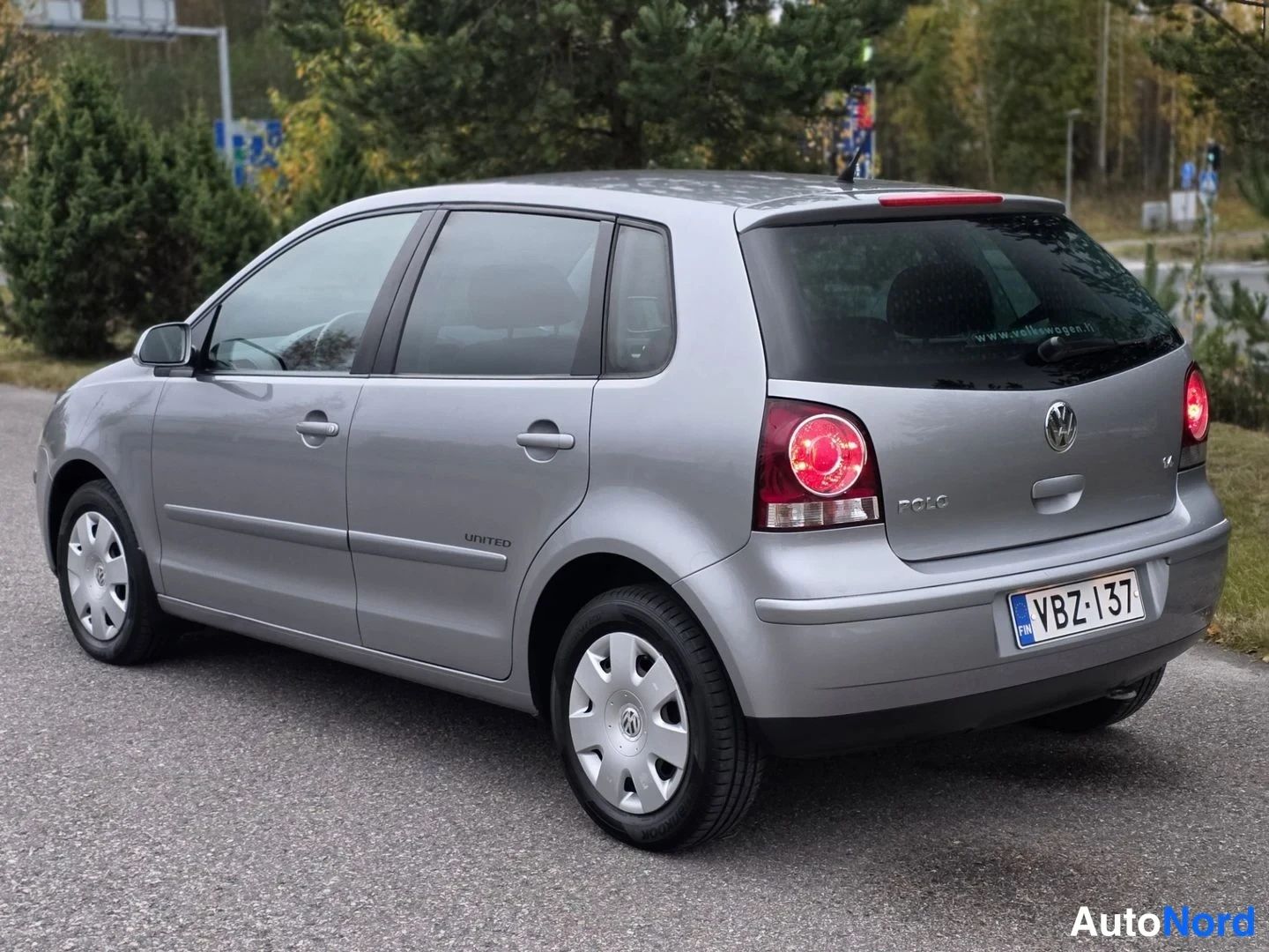 Harmaa Volkswagen Polo 2009, takaviisto, kuva 5