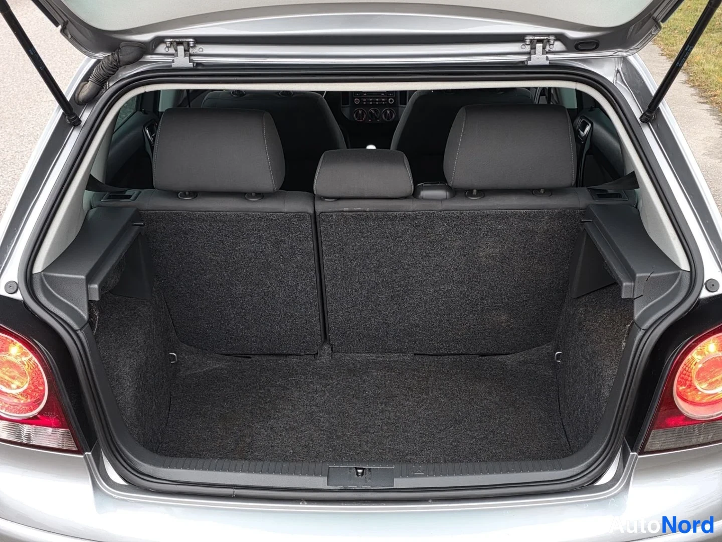 Harmaa Volkswagen Polo 2009, tavaratila, kuva 18