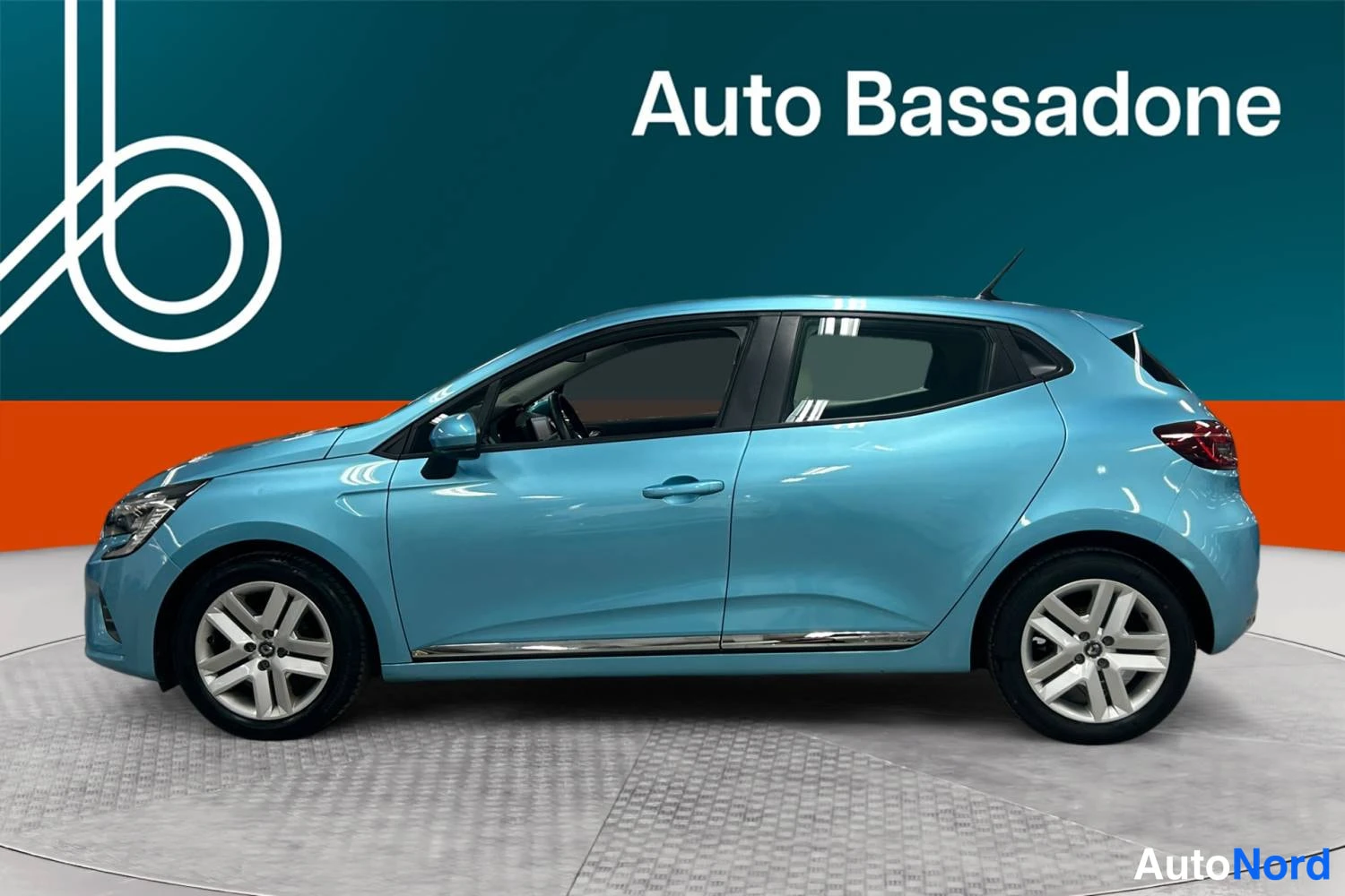 Sininen Renault Clio 2022, sivulta, kuva 4