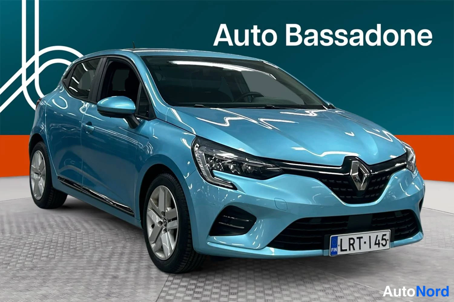 Sininen Renault Clio 2022, etuviisto, keula oikealle, kuva 2
