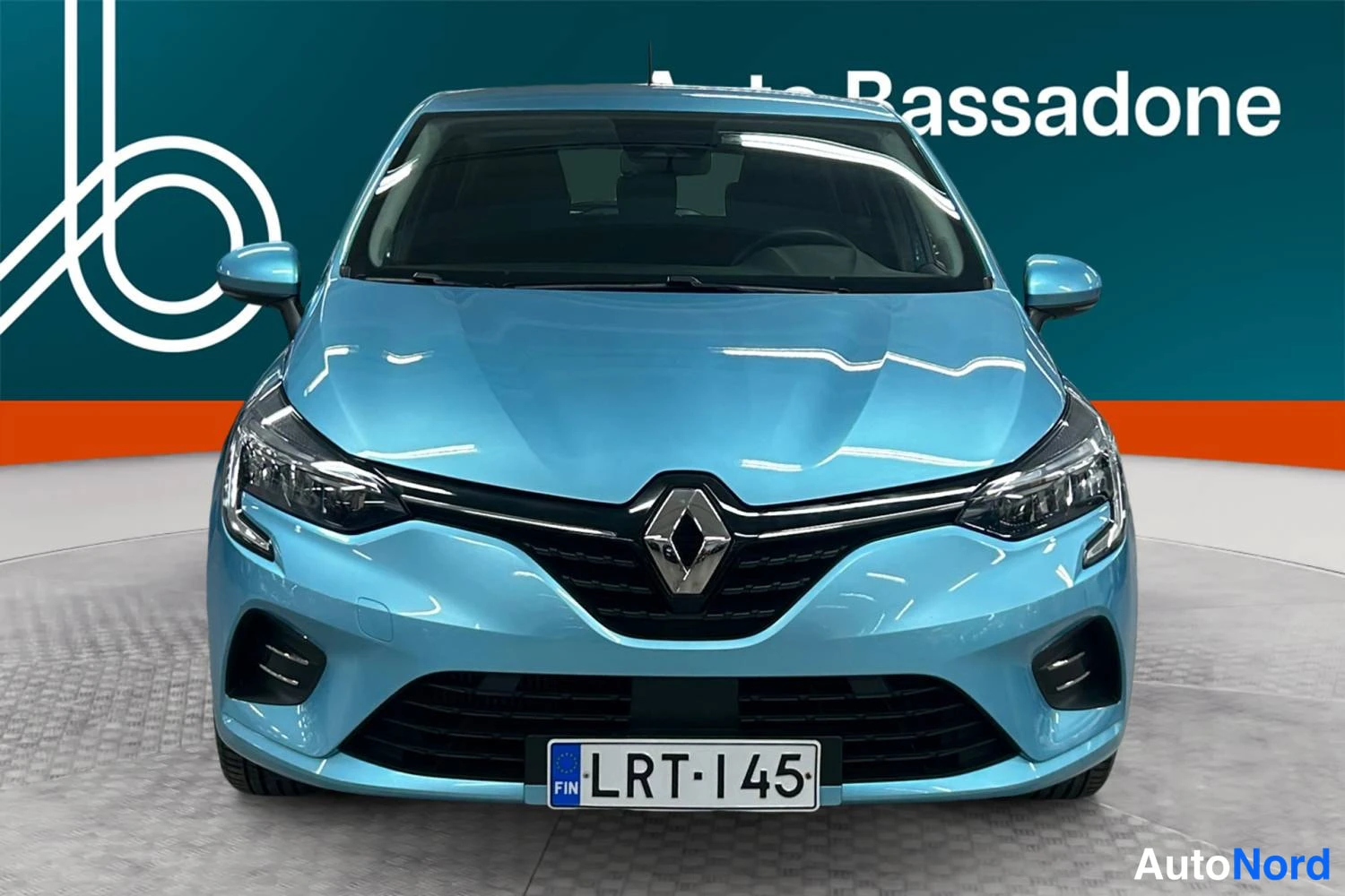 Sininen Renault Clio 2022, edestä, kuva 3
