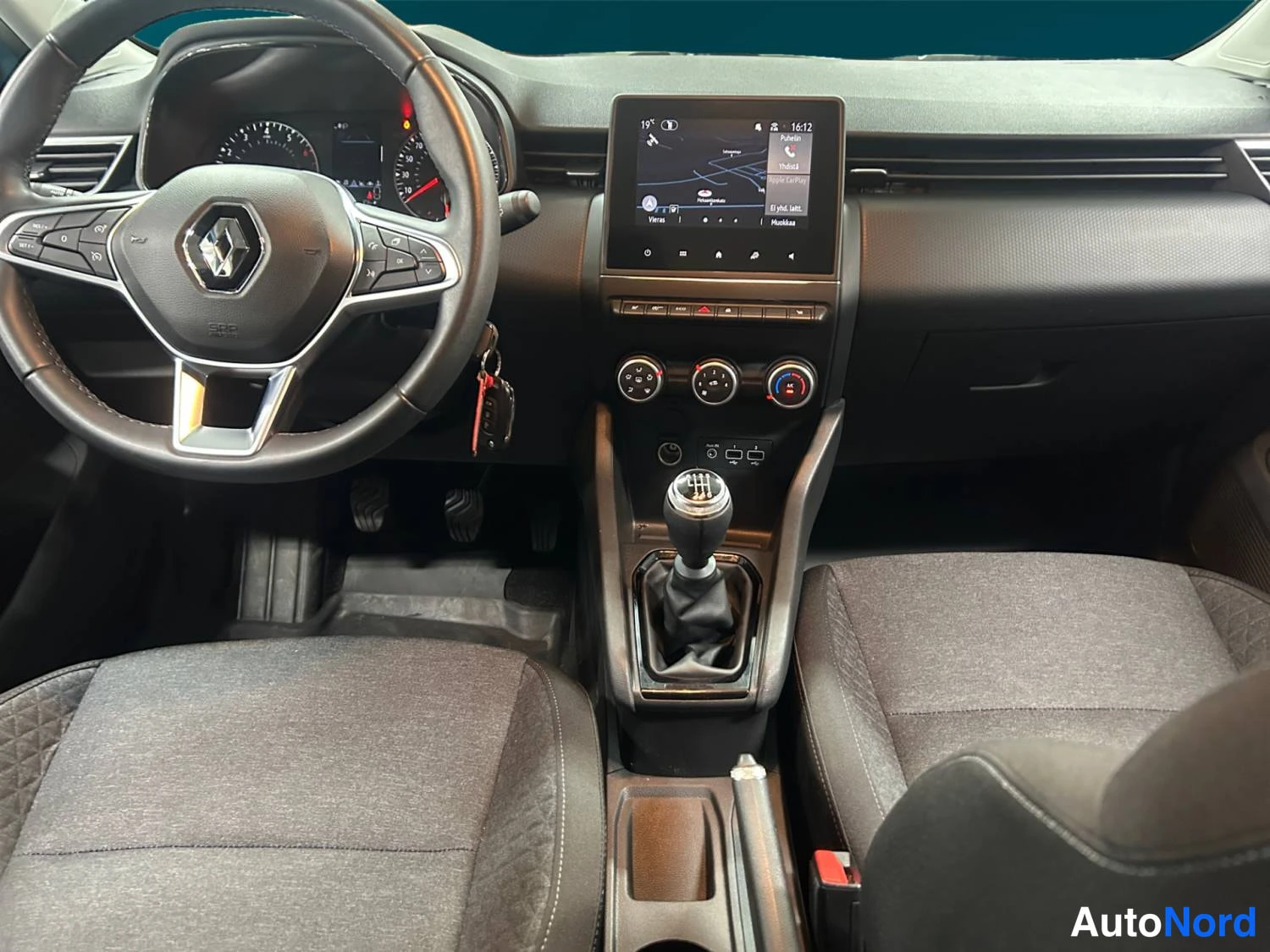 Sininen Renault Clio 2022, ohjaamo, kuva 10