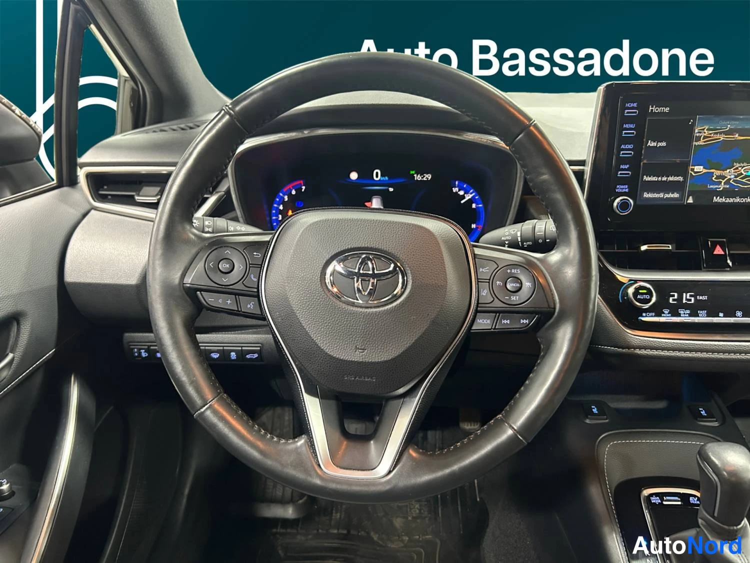 Ruskea Toyota Corolla Touring 2020, yksityiskohta, kuva 20