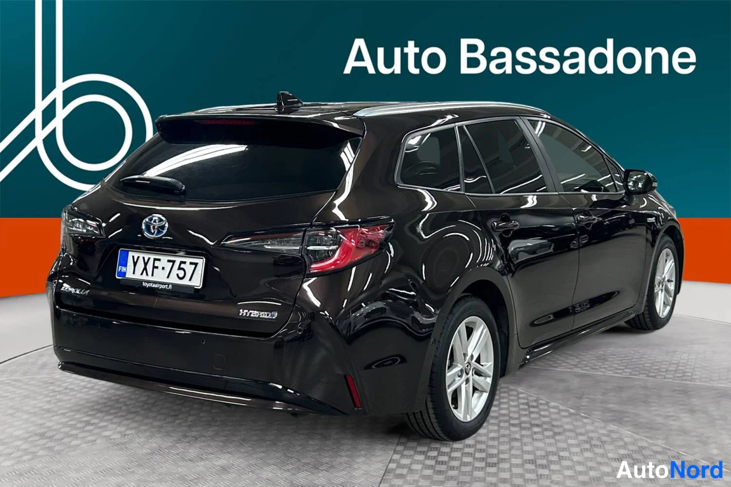 Ruskea Toyota Corolla Touring 2020, takaviisto, kuva 6