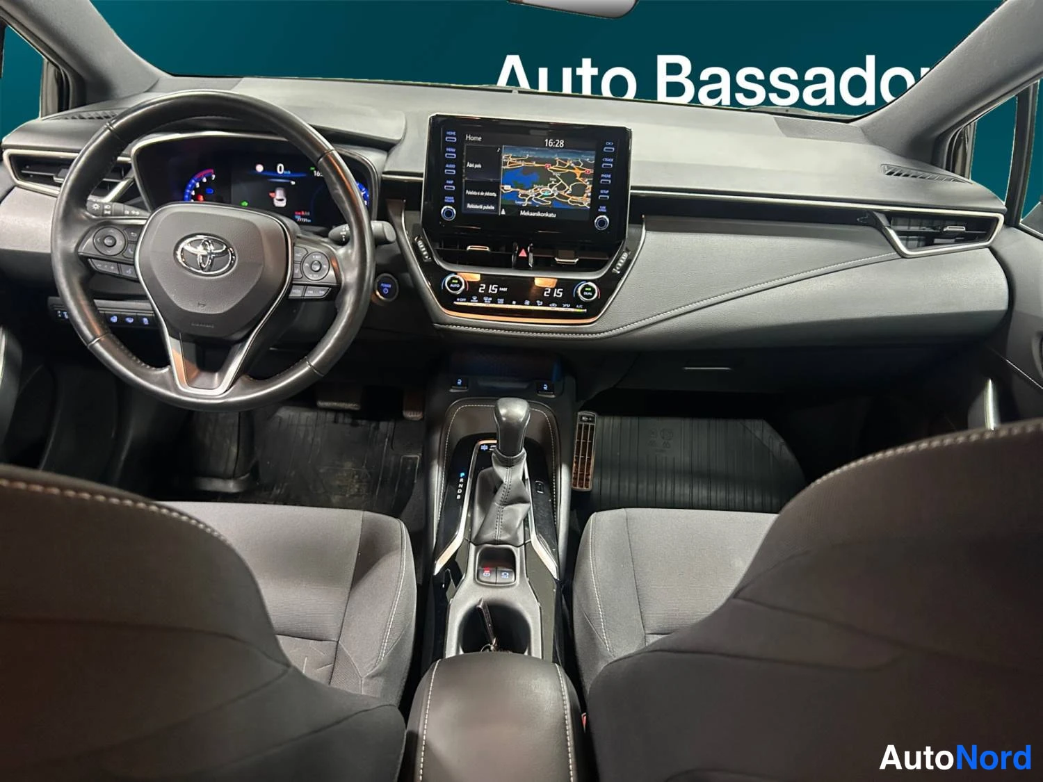 Ruskea Toyota Corolla Touring 2020, ohjaamo, kuva 10