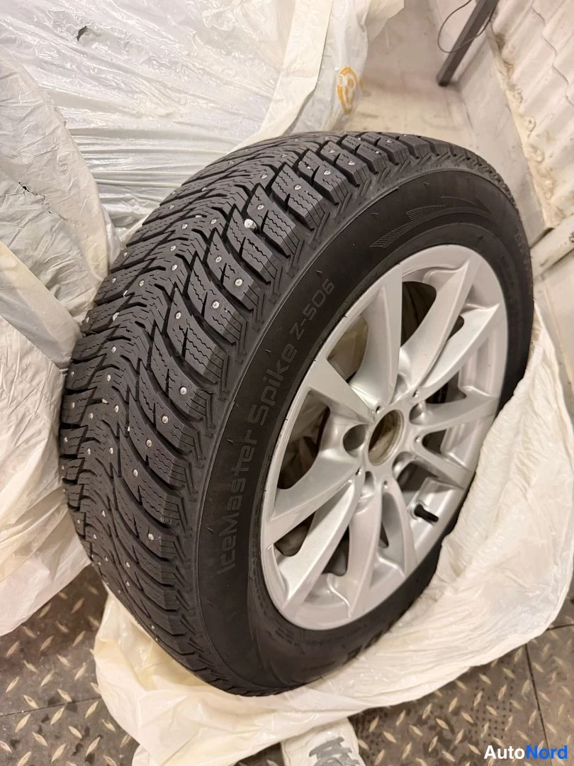 Musta BMW 316i 2013, yksityiskohta, kuva 22