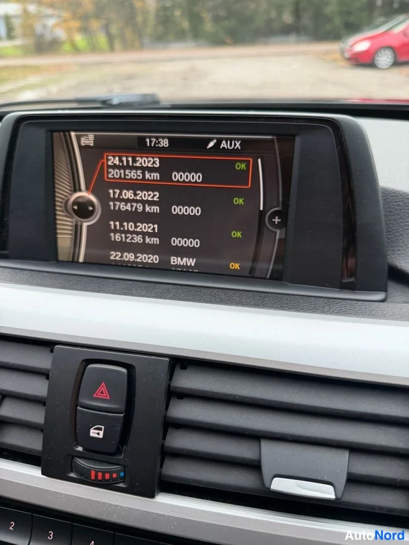 Musta BMW 316i 2013, yksityiskohta, kuva 27