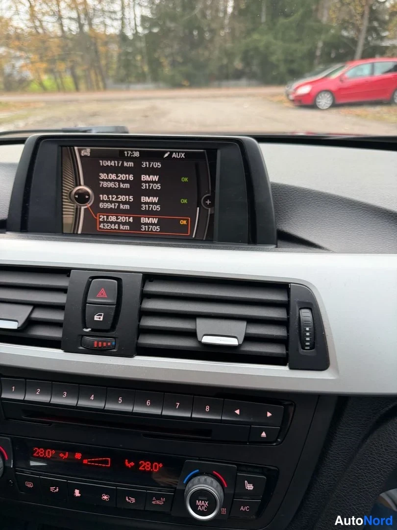 Musta BMW 316i 2013, yksityiskohta, kuva 28