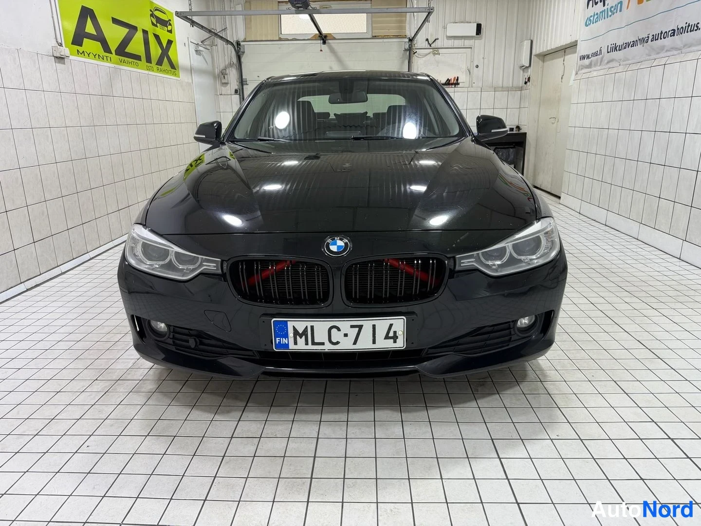 Musta BMW 316i 2013, edestä, kuva 7