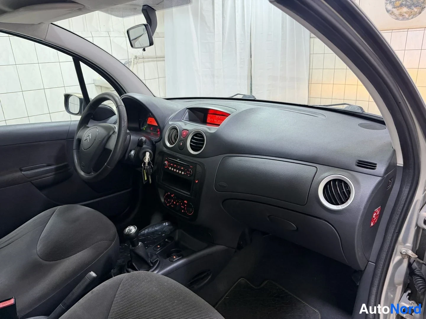 Beige Citroen C3 2009, cockpit, photo 16