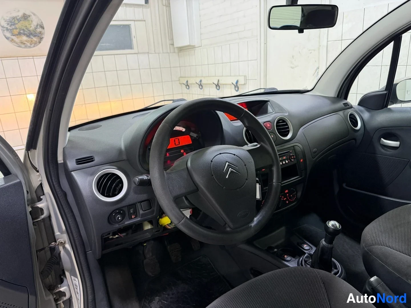 Beige Citroen C3 2009, cockpit, photo 14