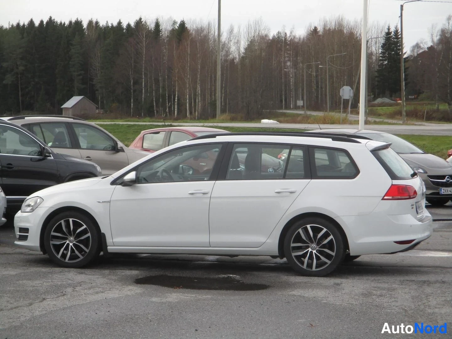 Valkoinen Volkswagen Golf Variant 2016, etuviisto, keula vasemmalle, kuva 2