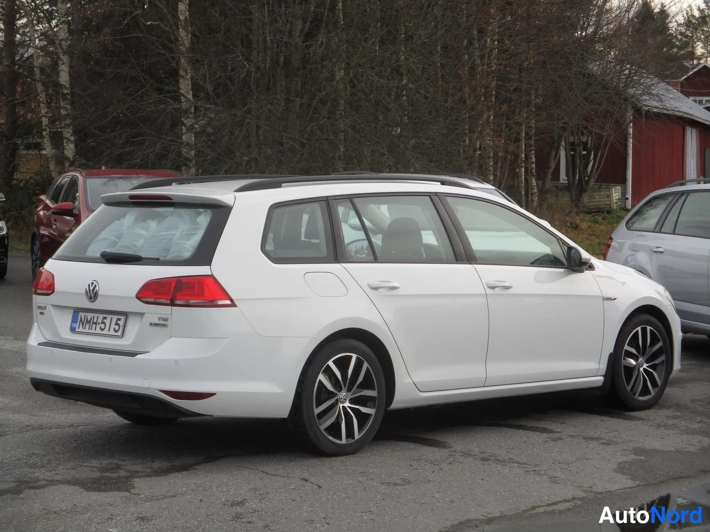 Valkoinen Volkswagen Golf Variant 2016, takaviisto, kuva 7