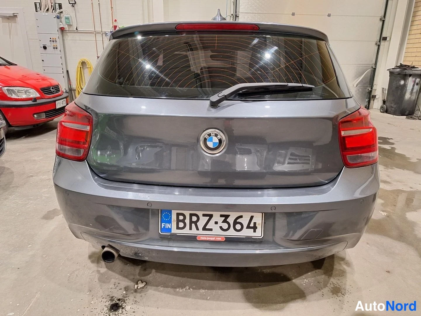 Harmaa BMW 116i 2014, takaa, kuva 7