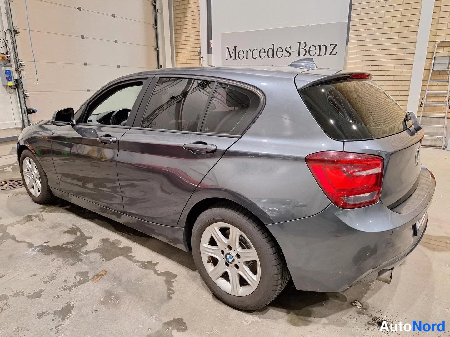Harmaa BMW 116i 2014, takaviisto, kuva 6