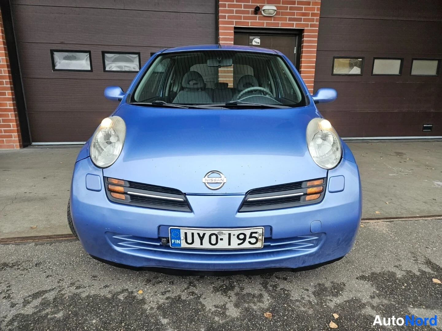 Sininen Nissan Micra 2003, edestä, kuva 3
