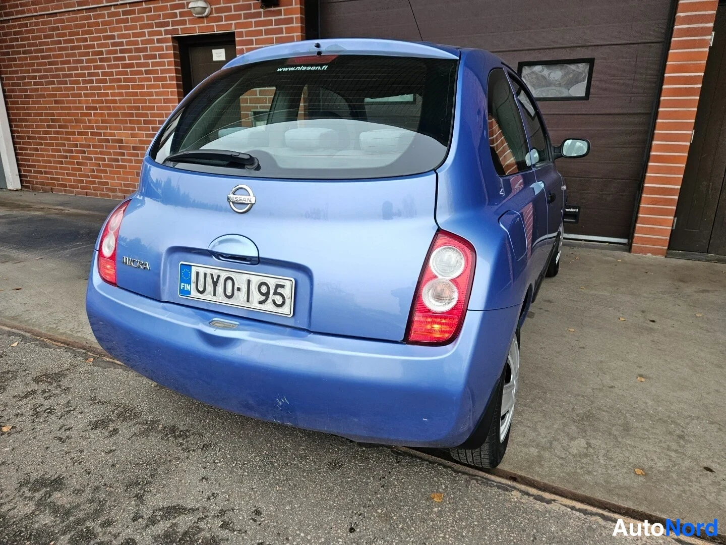 Sininen Nissan Micra 2003, takaviisto, kuva 6