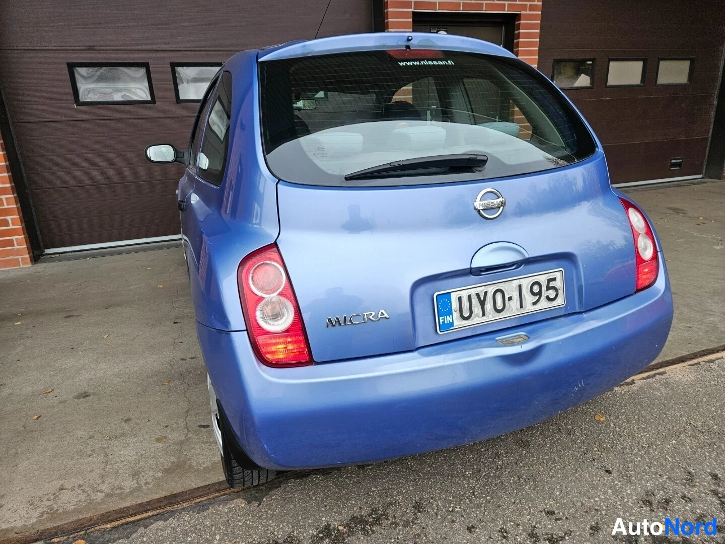 Sininen Nissan Micra 2003, takaviisto, kuva 7