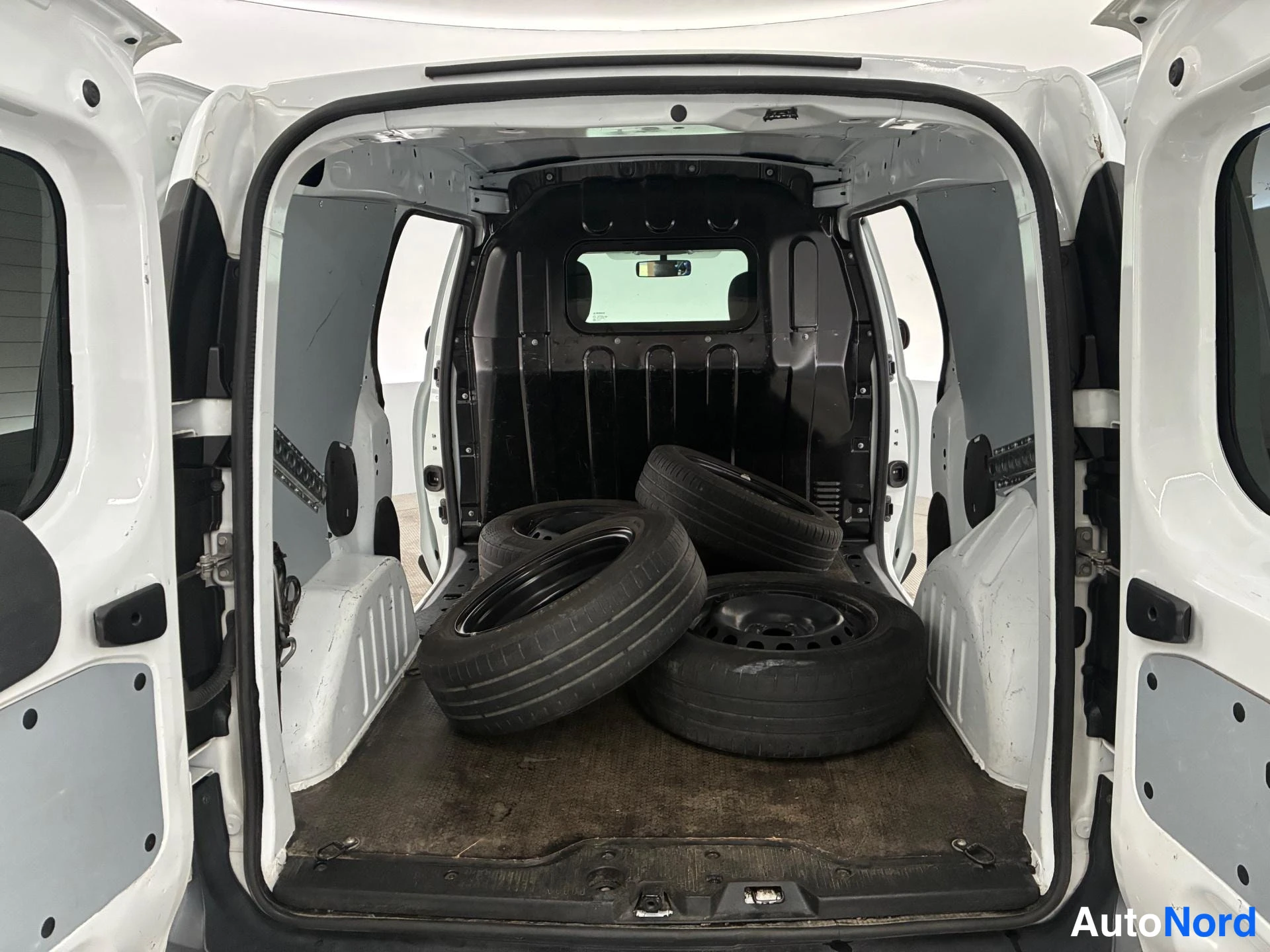 Valkoinen Dacia Dokker 2020, tavaratila, kuva 10