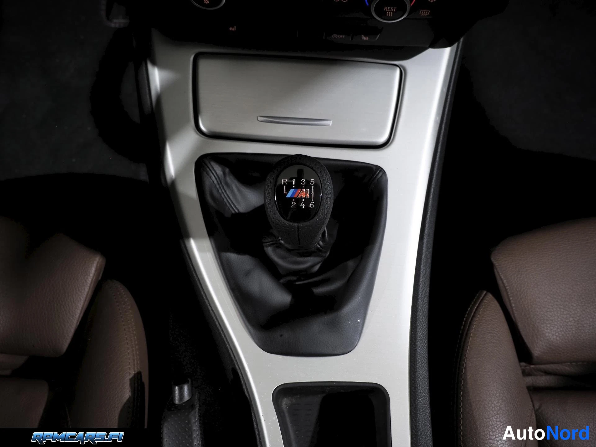 Valkoinen BMW 320i 2008, yksityiskohta, kuva 27