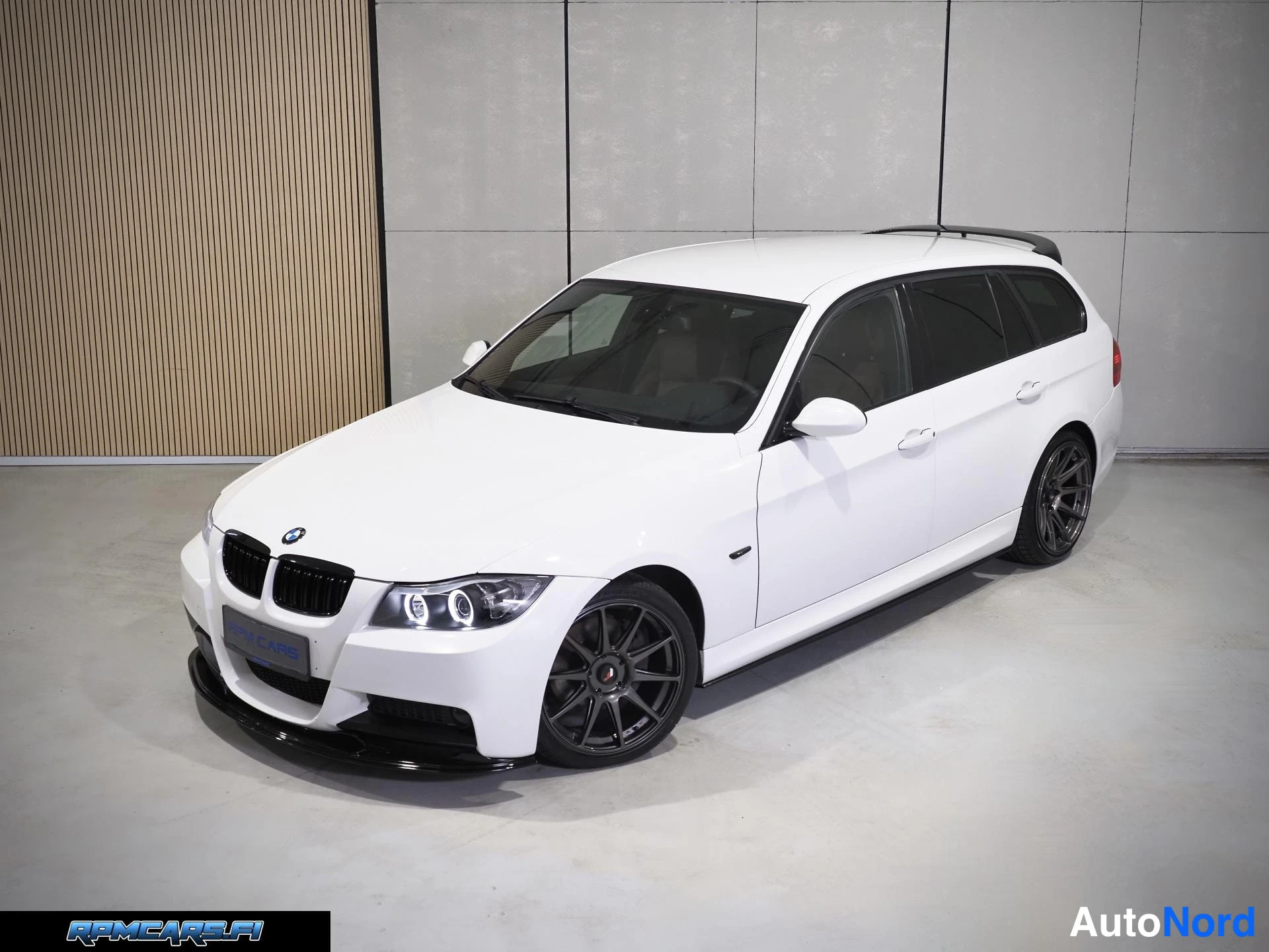 Valkoinen BMW 320i 2008, etuviisto, keula vasemmalle, kuva 3
