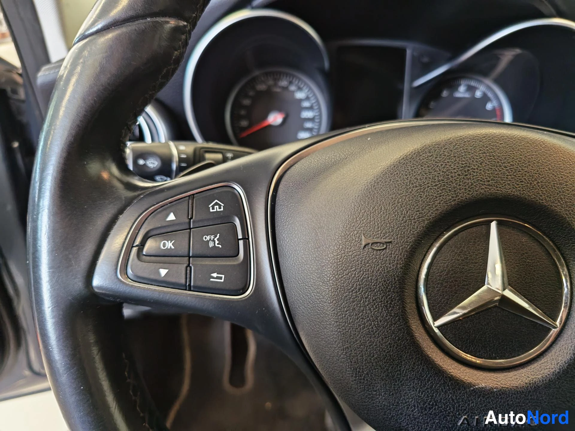 Harmaa Mercedes-Benz C 2015, yksityiskohta, kuva 15