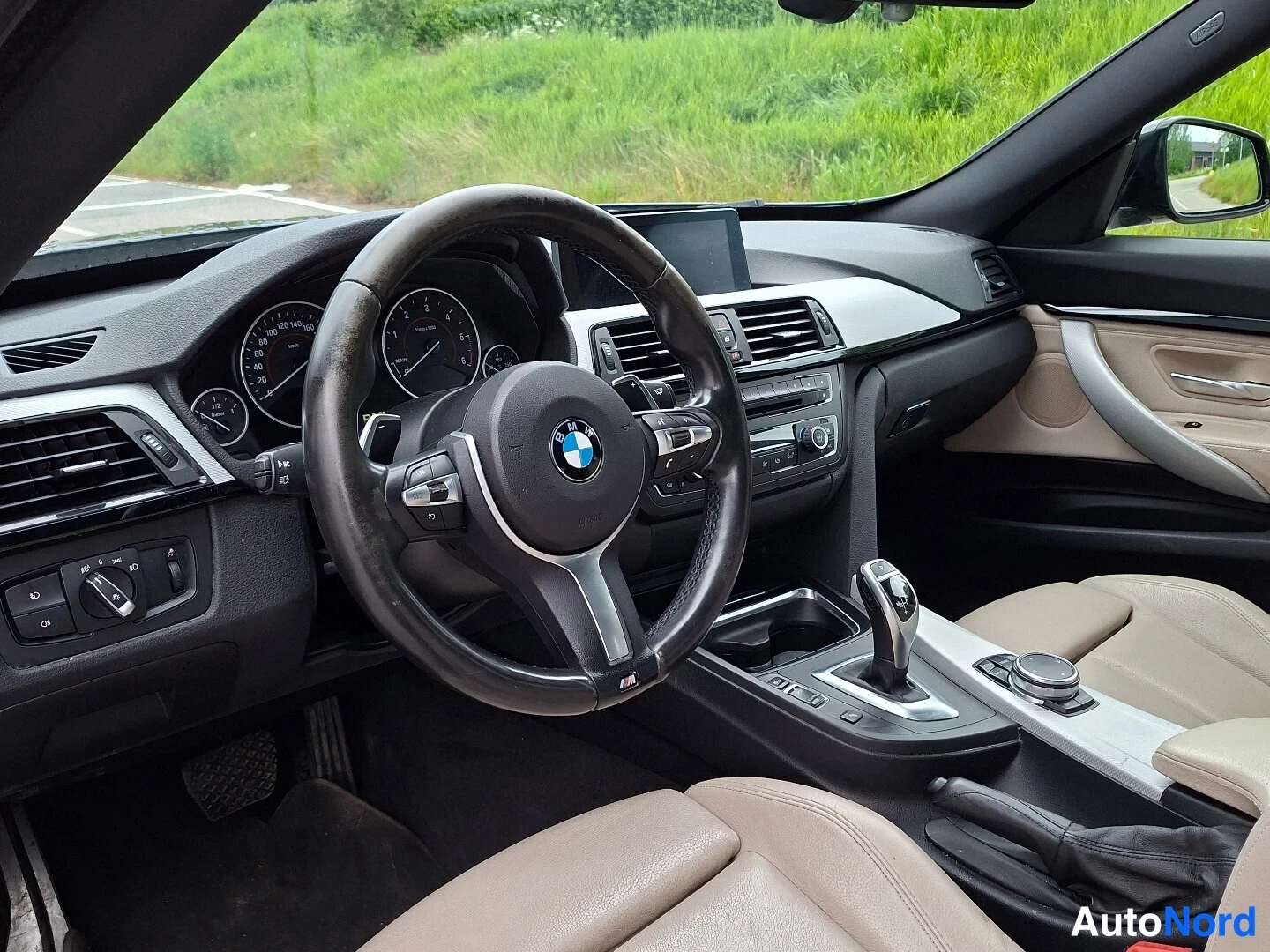 Harmaa BMW 335d xDrive 2015, ohjaamo, kuva 13