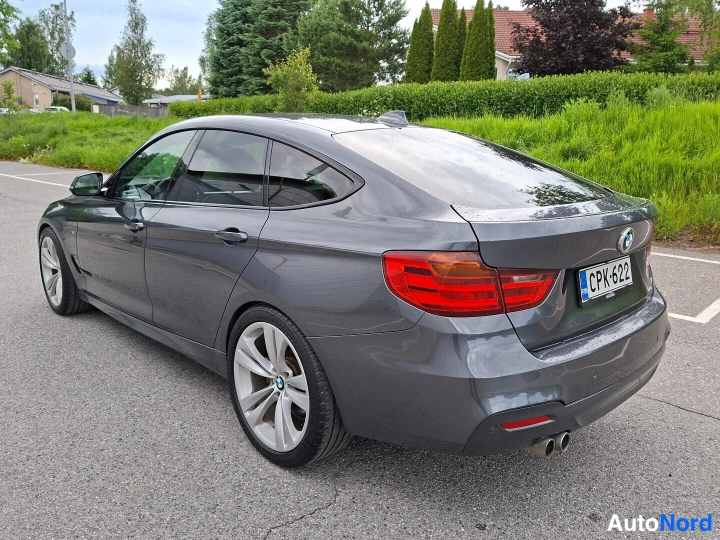 Harmaa BMW 335d xDrive 2015, takaviisto, kuva 5