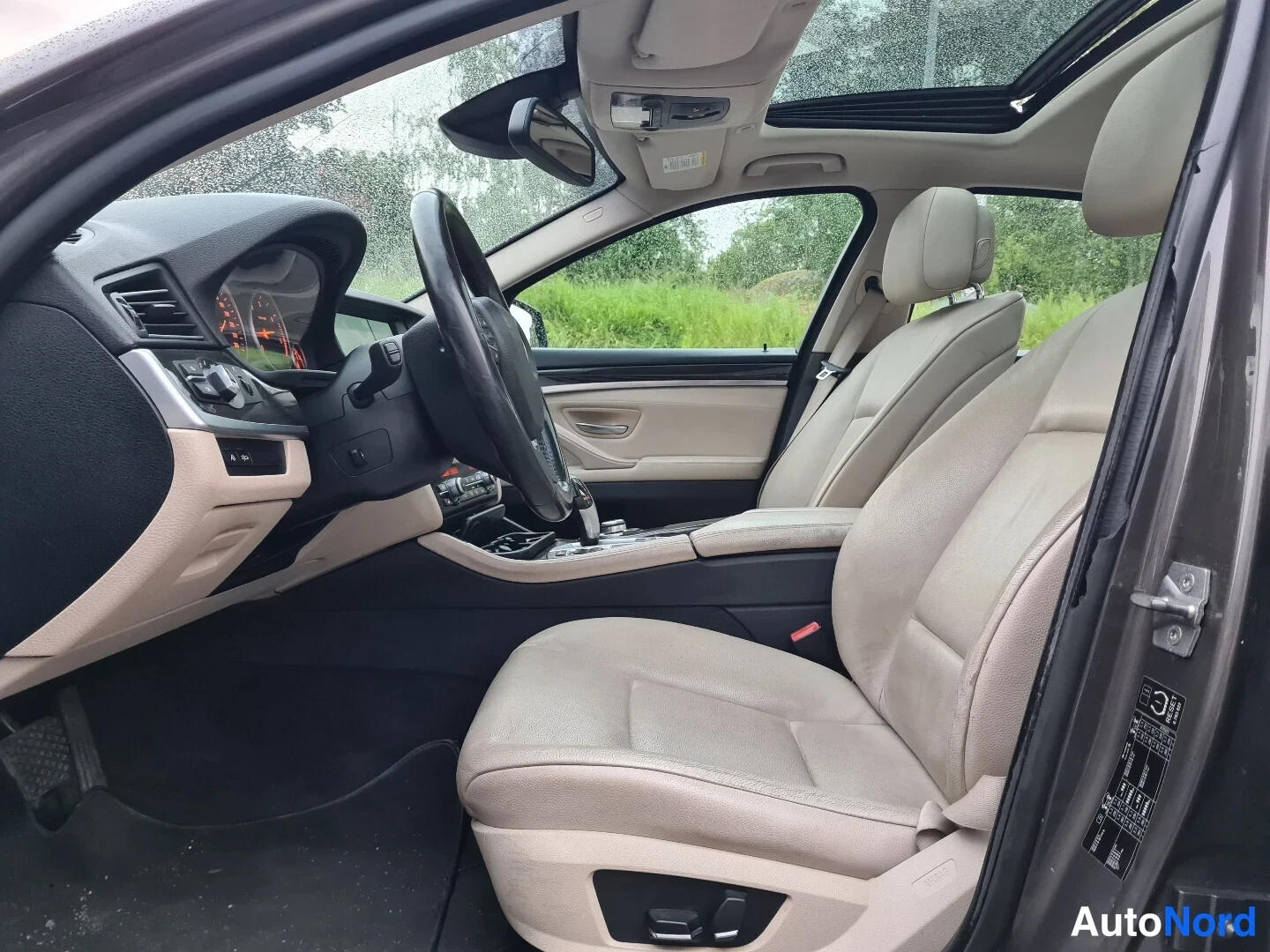 Ruskea BMW 525d 2010, etuistuimet, kuva 14