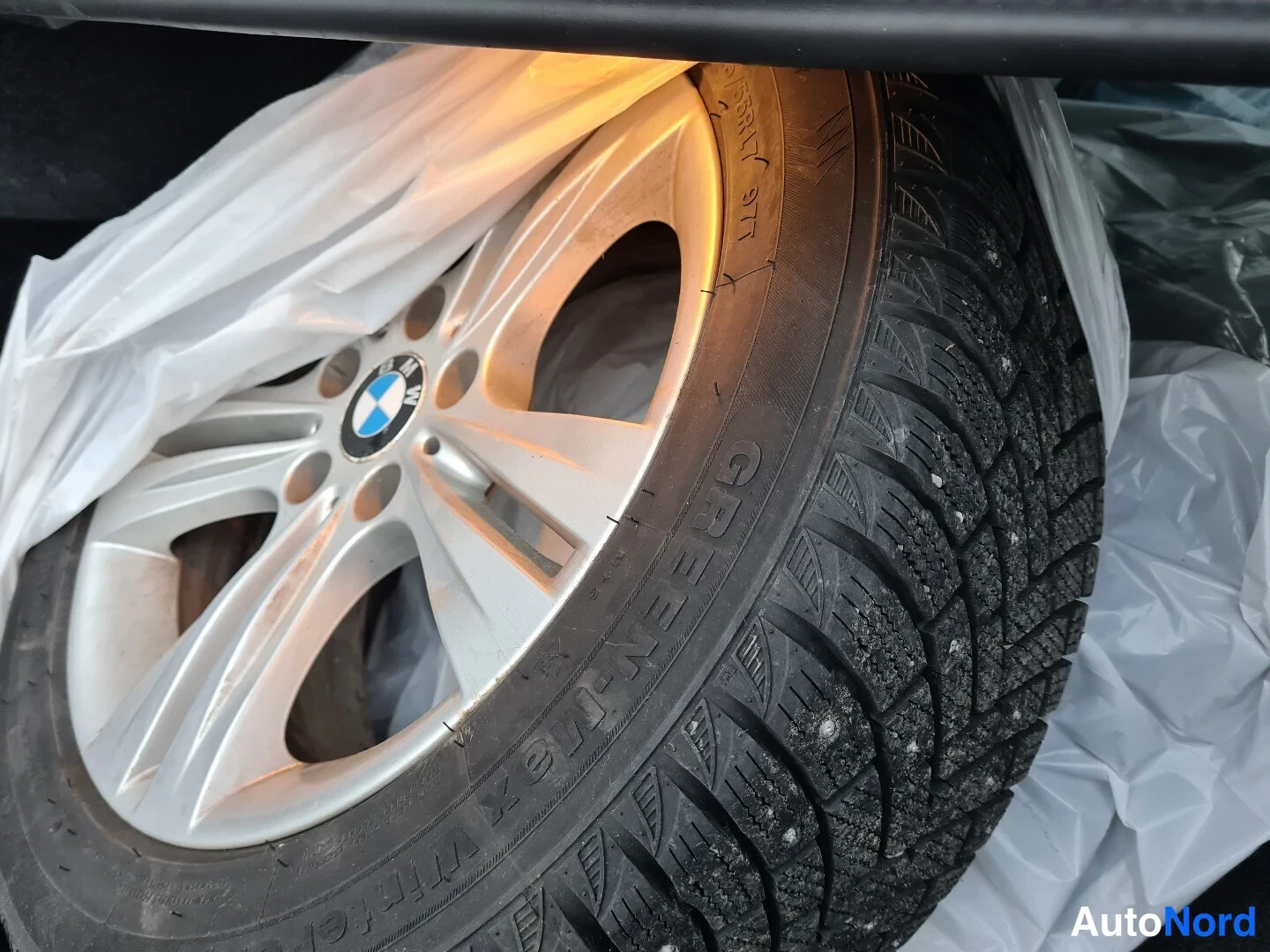 Ruskea BMW 525d 2010, yksityiskohta, kuva 22