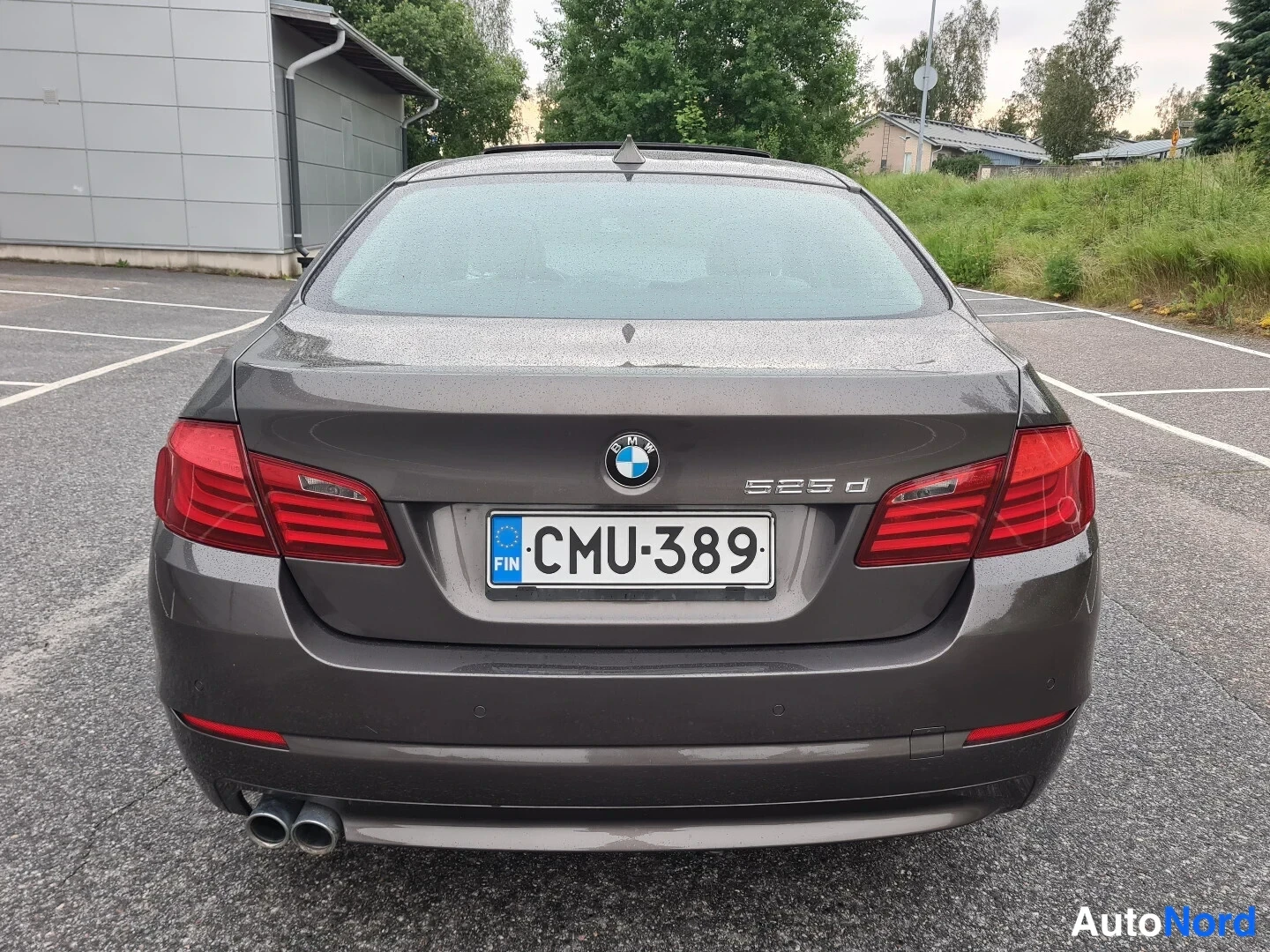 Ruskea BMW 525d 2010, takaa, kuva 8