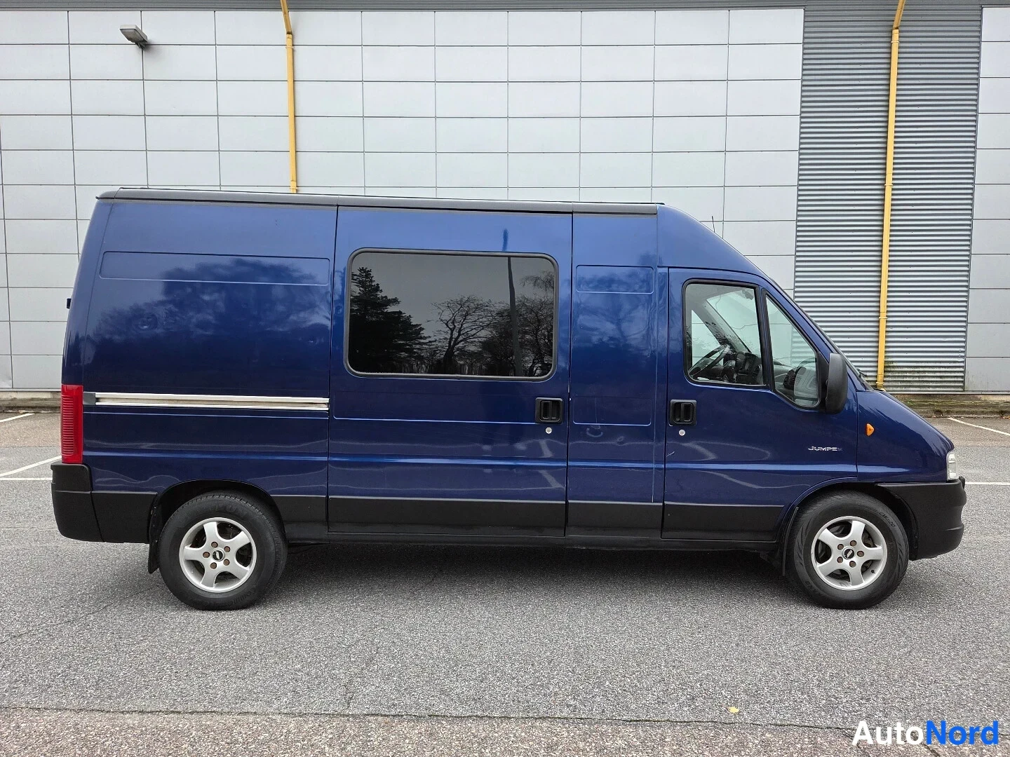Sininen Citroen Jumper 2005, etuviisto, keula oikealle, kuva 3