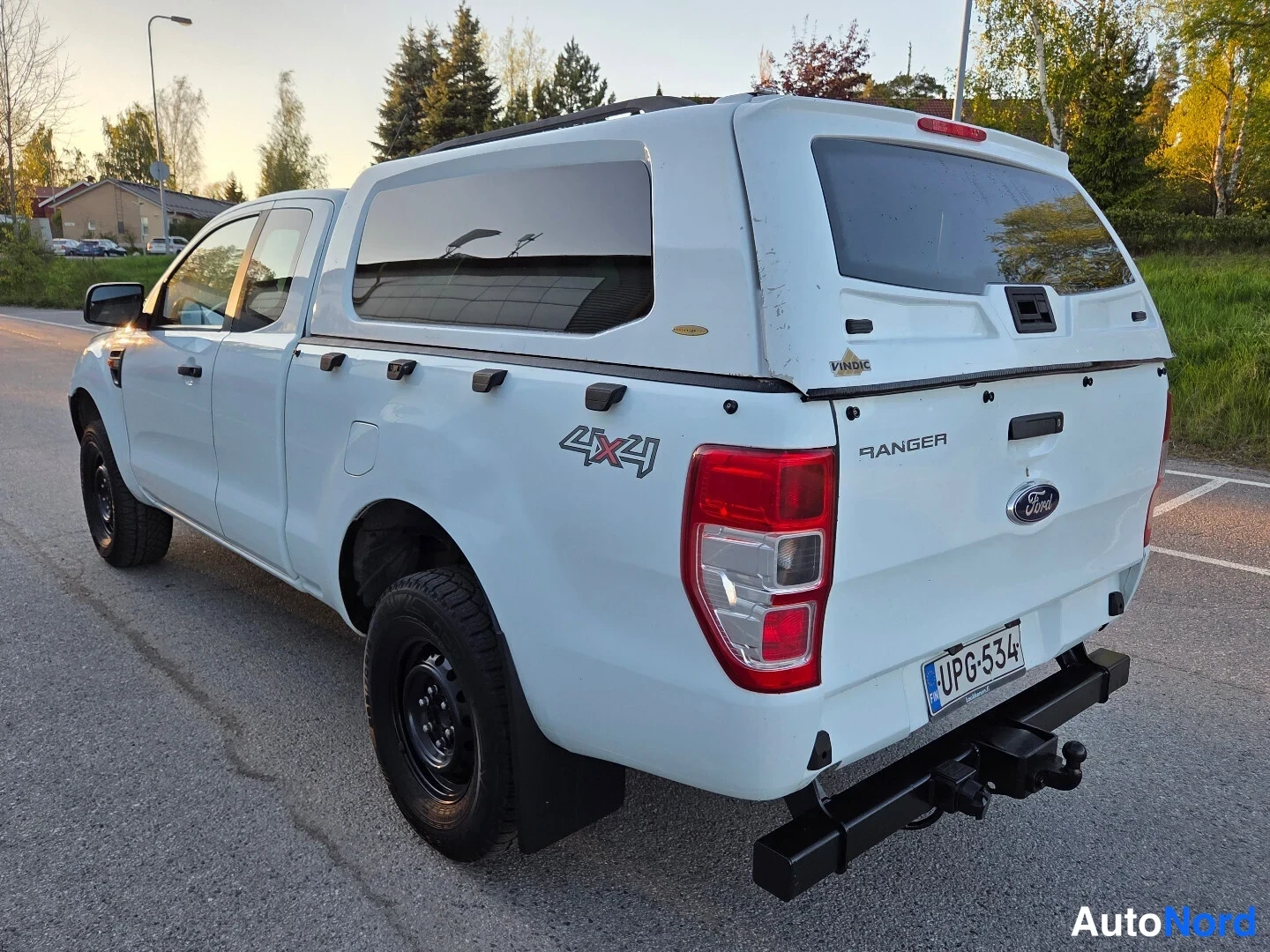 Valkoinen Ford Ranger 2013, takaviisto, kuva 6