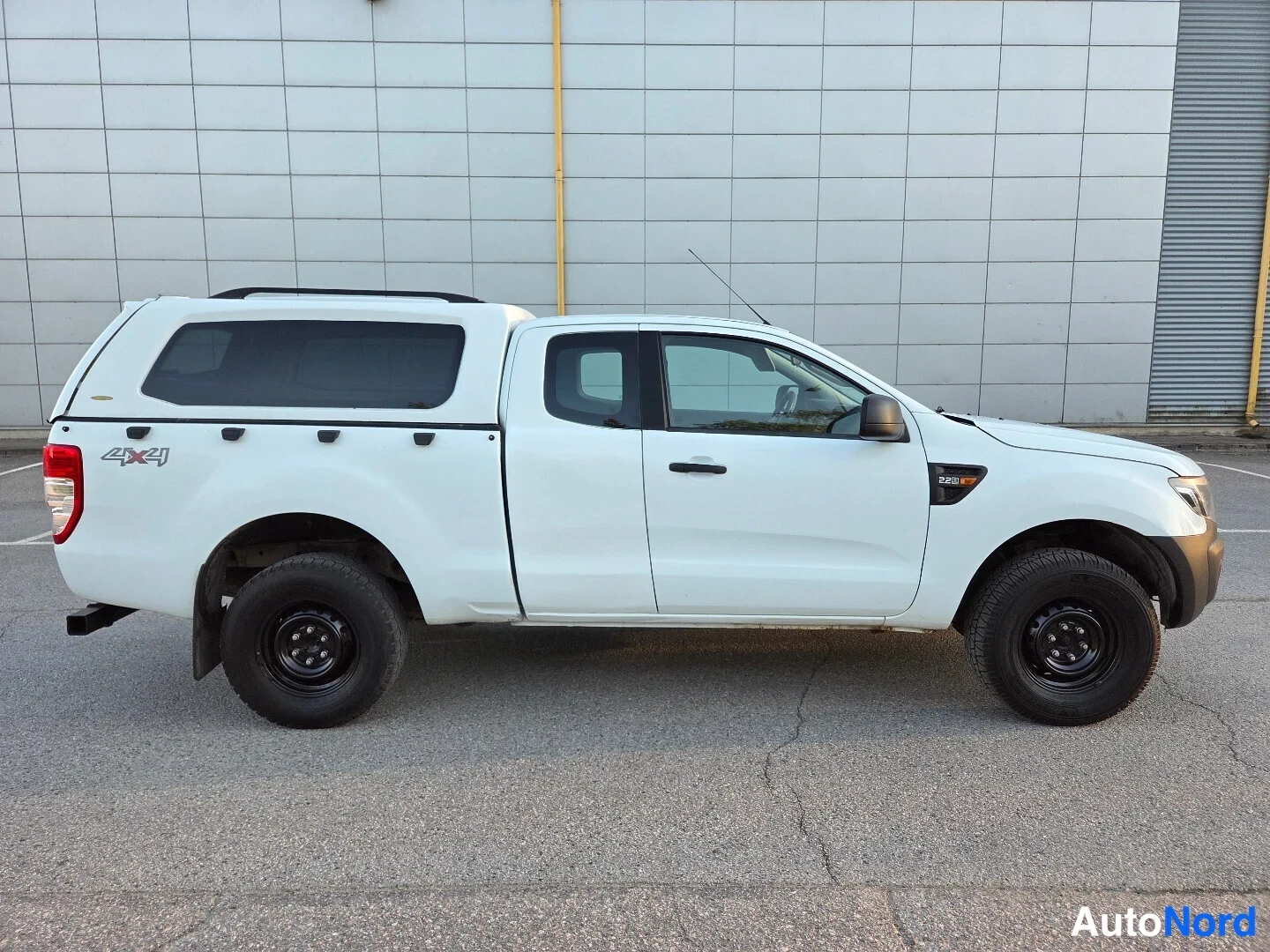 Valkoinen Ford Ranger 2013, sivulta, kuva 5
