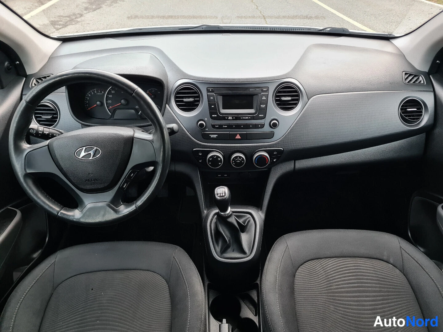 Valkoinen Hyundai i10 2018, ohjaamo, kuva 11
