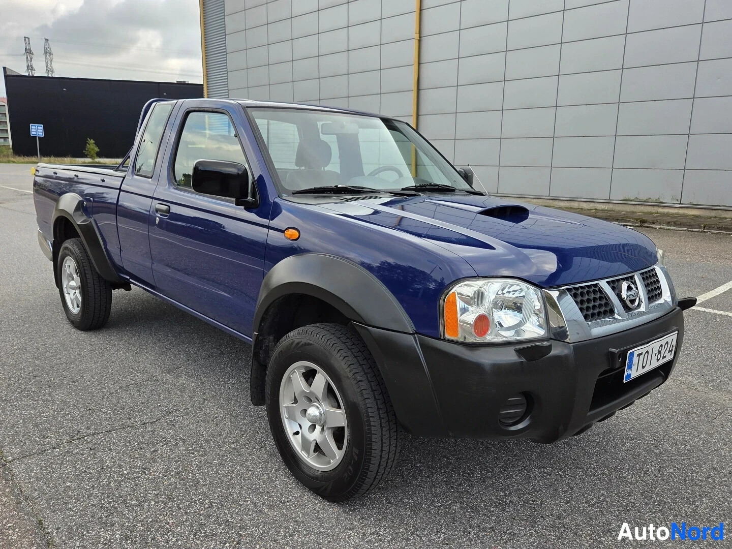 Sininen Nissan King Cab 2006, etuviisto, keula oikealle, kuva 3