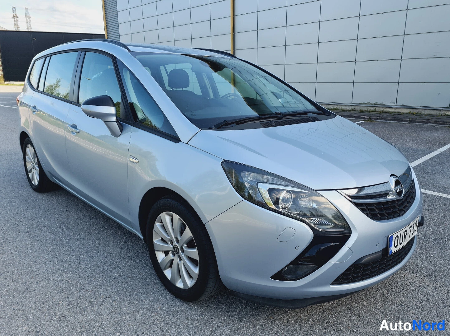 Turkoosi Opel Zafira Tourer 2015, etuviisto, keula oikealle, kuva 2