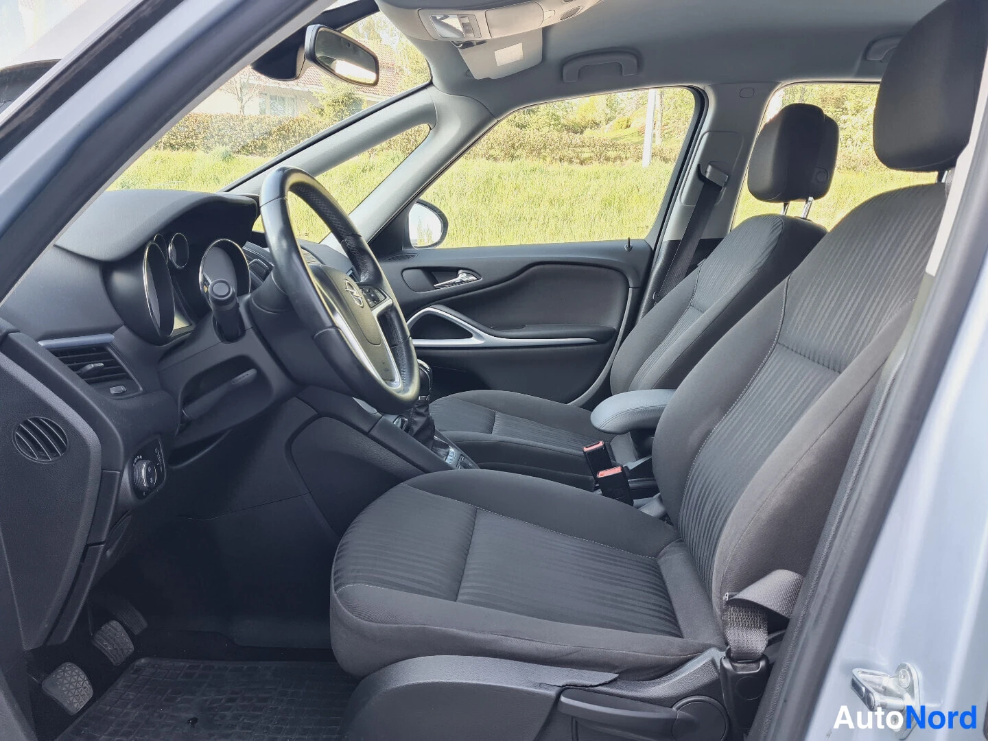 Turkoosi Opel Zafira Tourer 2015, etuistuimet, kuva 12