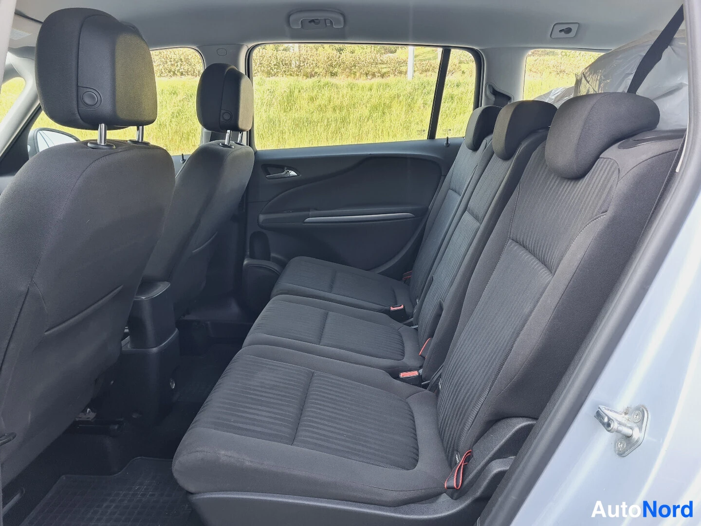 Turkoosi Opel Zafira Tourer 2015, takaistuimet, kuva 13