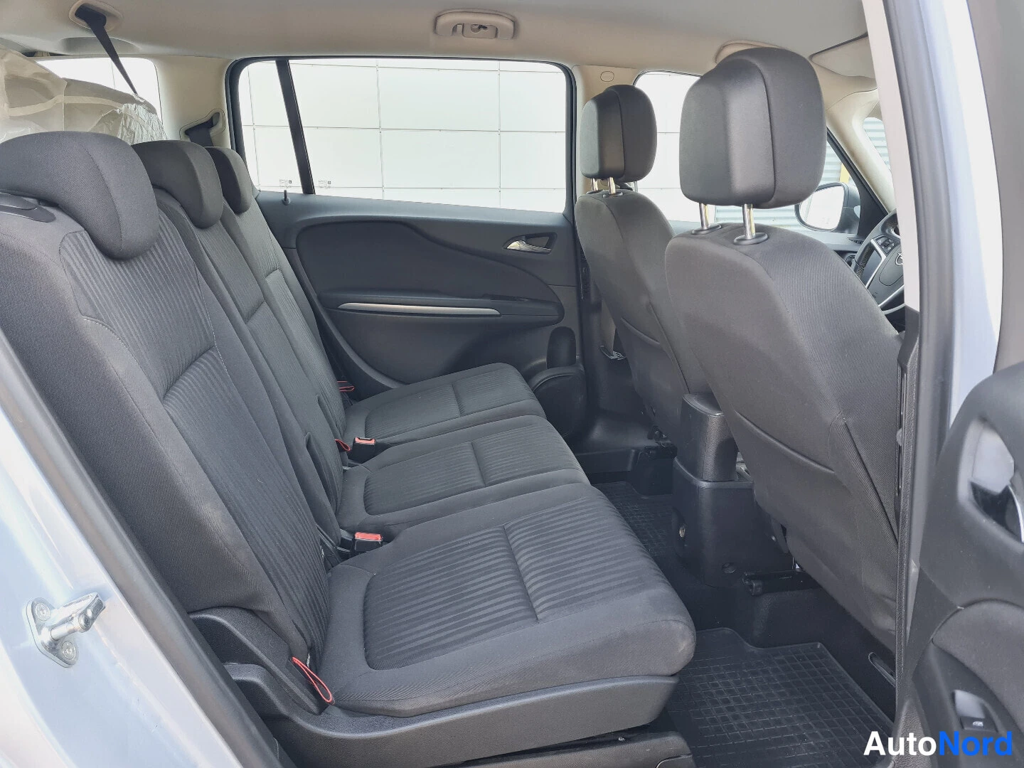 Turkoosi Opel Zafira Tourer 2015, takaistuimet, kuva 14