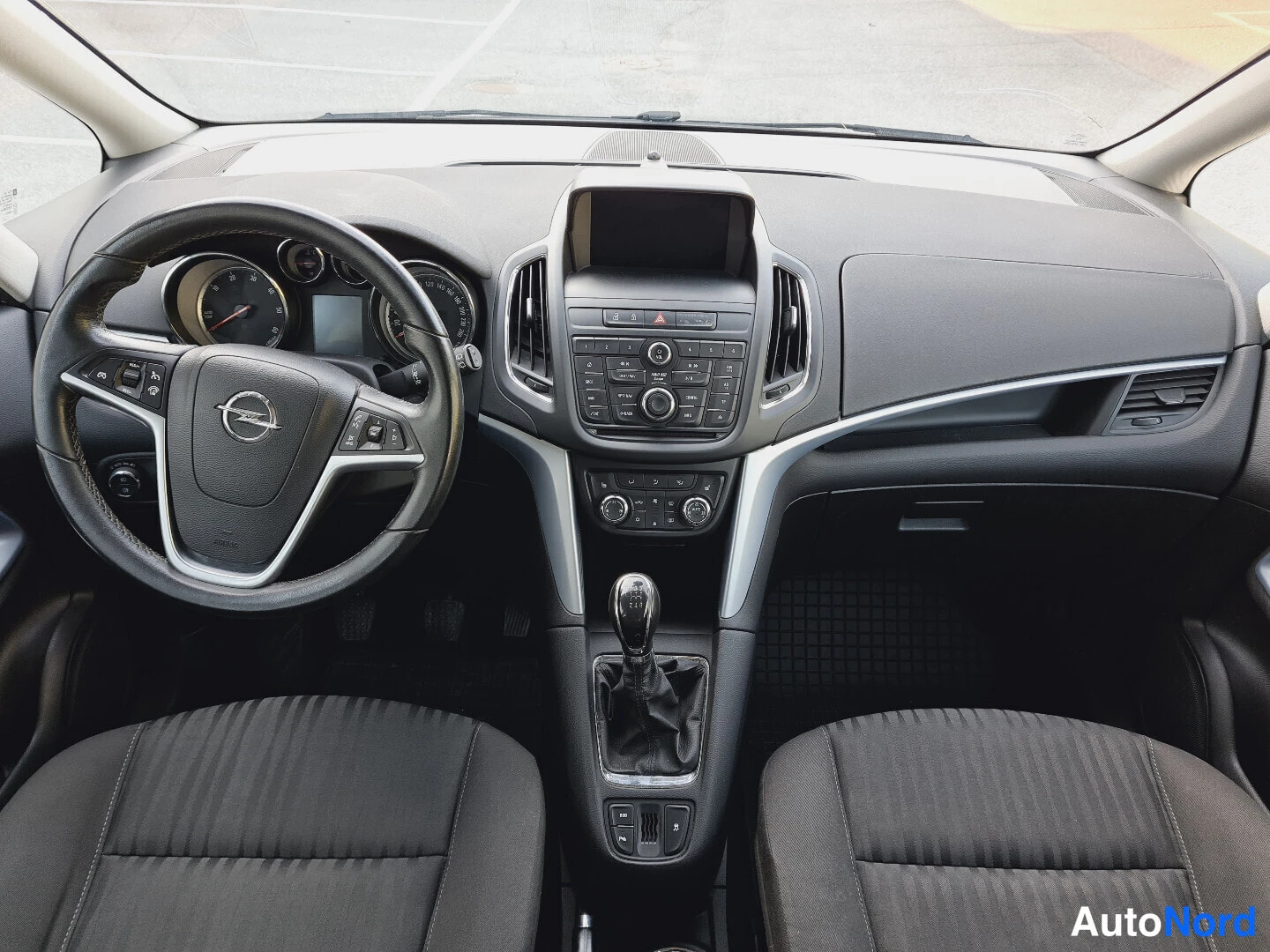 Turkoosi Opel Zafira Tourer 2015, ohjaamo, kuva 9